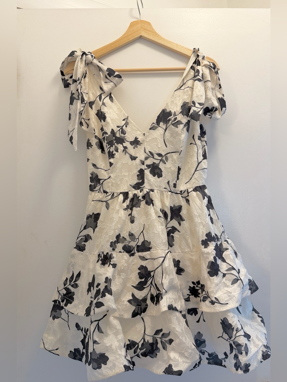 Floral Shoulder-Tie V-Neck Jacquard Mini Dress - White/Black Size Small NWT